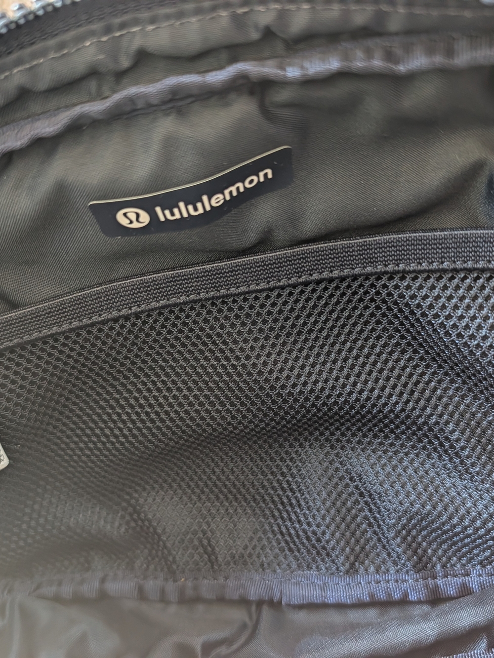Navy Lululemon 2L Beltbag - Picture 5 of 6